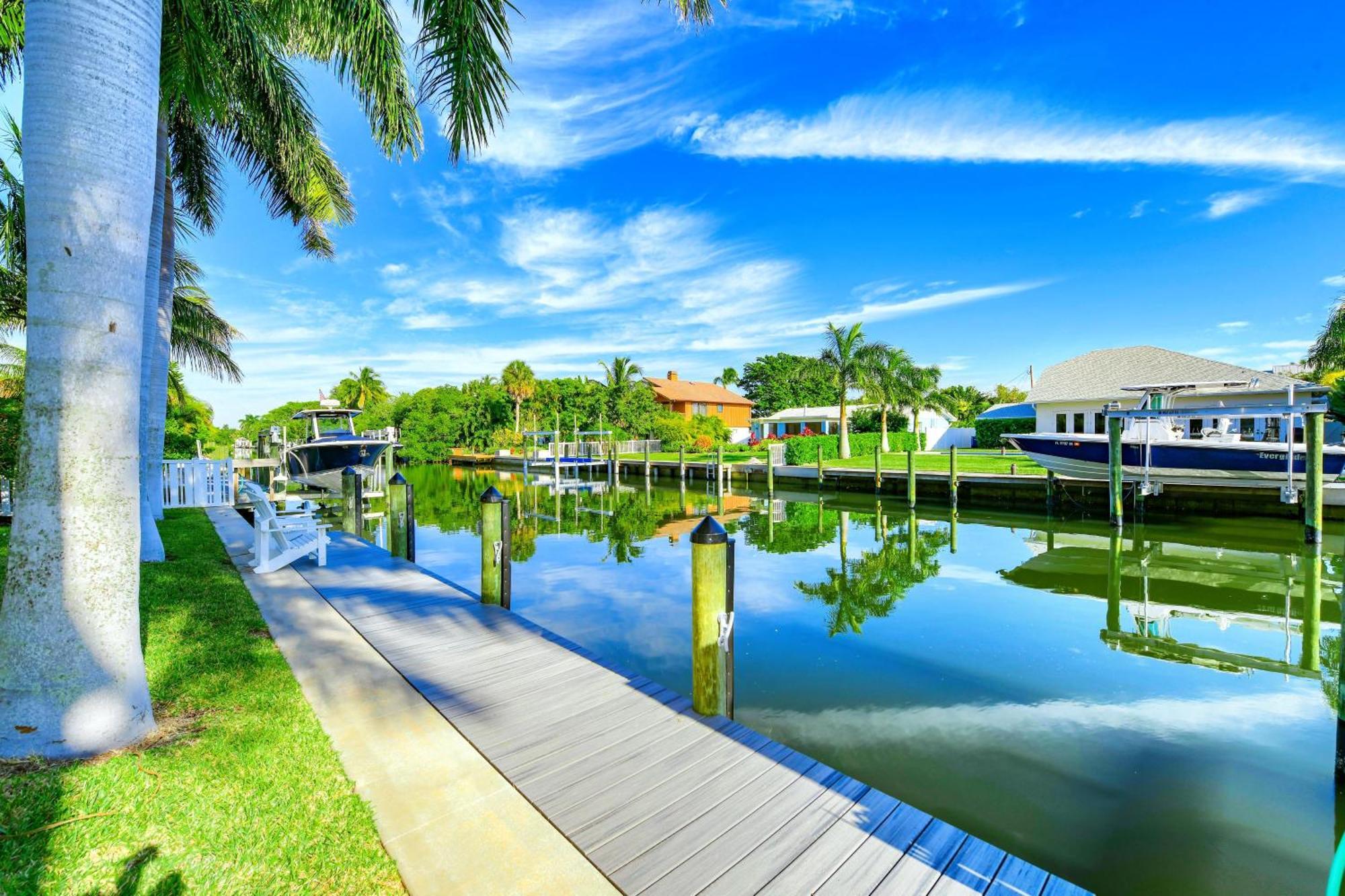 Вилла Bikinis And Martinis Waterfront Canal Анна-Мария Экстерьер фото